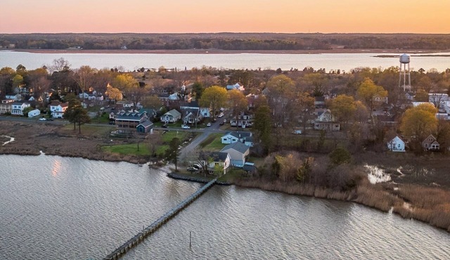 Beautiful Waterfront Home Near Many Local Attractions!