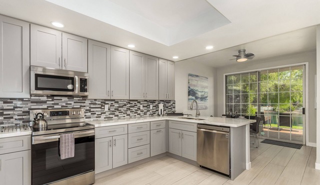 Beautiful Waterfront Villa in Gilbert