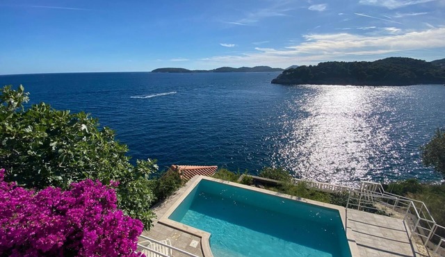 Beautiful waterfront Villa, with private sea access and pool, close to Dubrovnik