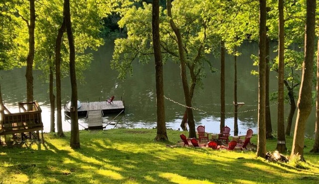 Beautiful Waterfront, w/Dock, Firepit, Hot tub