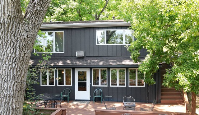 Beautiful Waterfront Wooded 6 Bedroom Home ~ On the Rock River/ Lake Koshkonong