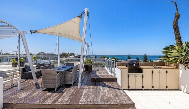 Beautiful Waterview Penthouse