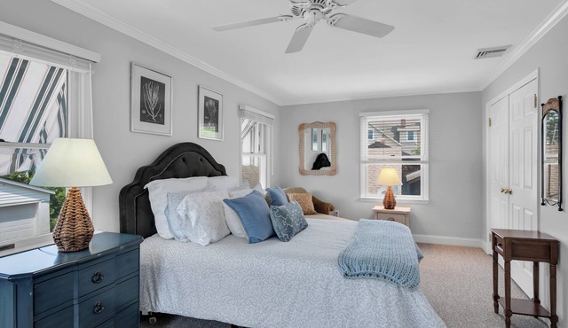 Beautiful Well Design Condo in Bay Head + 1st Floor with outside seating area