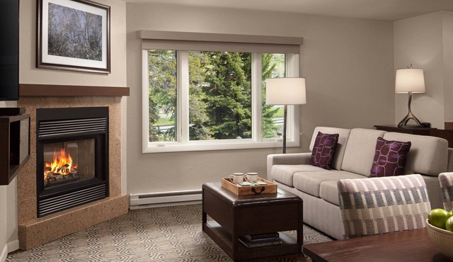 Beautiful West Vail StreamSide Retreat + Premium Amenities, 1-Bedroom Condo