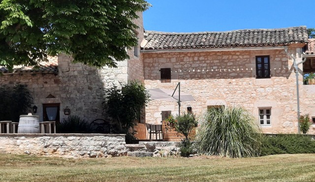 Beautiful white stone gîte in a character property with swimming pool