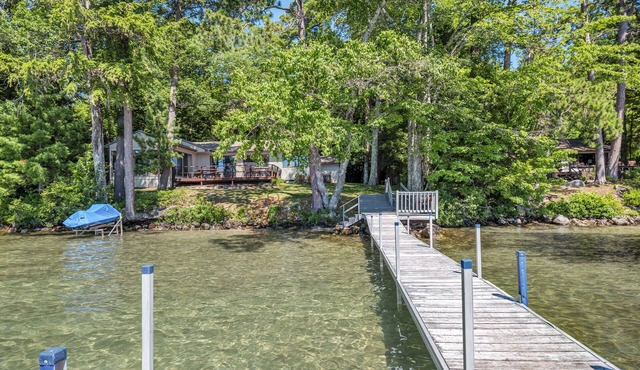 Beautiful Winnipesaukee Adorable Cottage and Bunkhouse for 10 Lovely Sunsets
