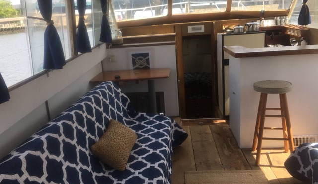 Beautiful Yacht/Houseboat in Downtown Providence