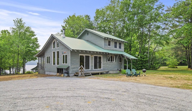 Beautiful year-round Adirondack rental on Paradox Lake
