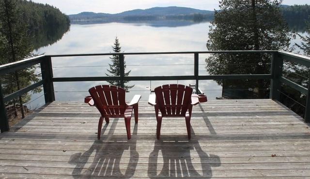 Beautiful year-round retreat on Heney Lake