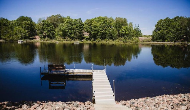 Beautiful Year Round Family Lake Home (sleeps 16+)