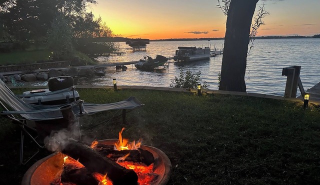 Beautiful Year Round Historic Cabin on Big Birch Lake