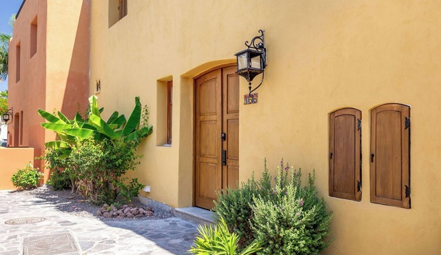 BeautifulHome, in front of the community pool By Casago