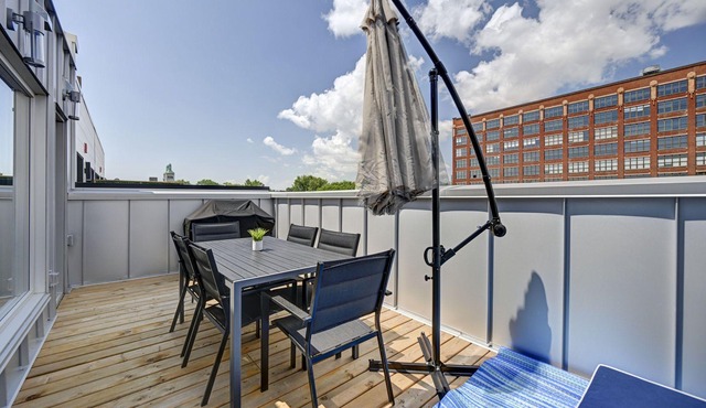 Beautifull 2 bedrooms/2 bathrooms condo with private terrasse.