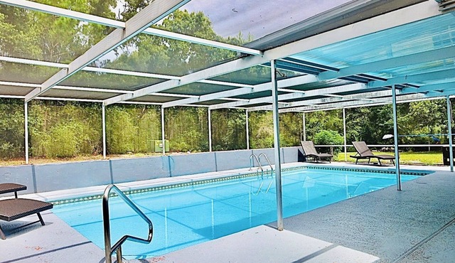 Beautifull 4 bedroom home complete with couvered swimmng pool.