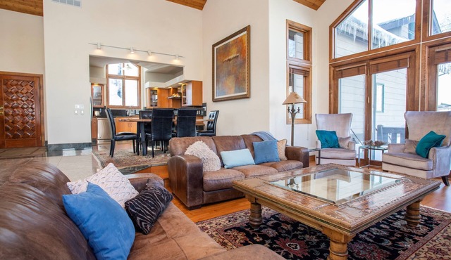 Beautifull Alpine Home with Panoramic Views from Deck , Open Concept, Hot Tub