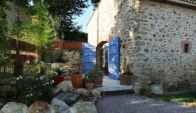 Beautifully renovated barn (with pool) in the centre of Laroque des Alberes