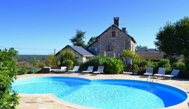 Beautifully renovated Farmhouse with private pool