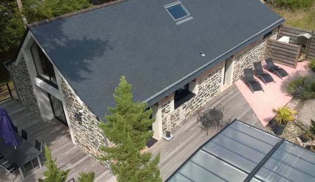 beautifull stylish house close to the beach, heated and covered swimming pool