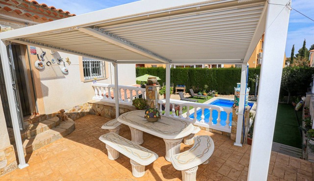 Beautifull villa with private pool for 8 people