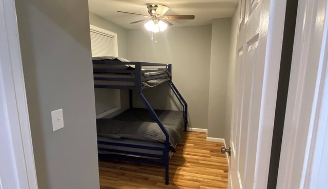 Beautifull Whole House! Walk to Niagara Falls!