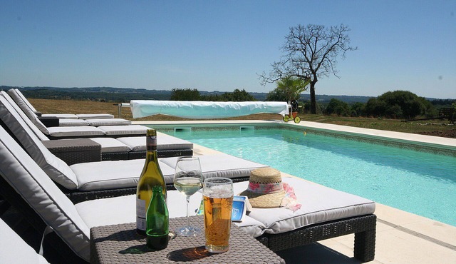 Beautifully appointed Farmhouse sleeps 6 with pool and far reaching views