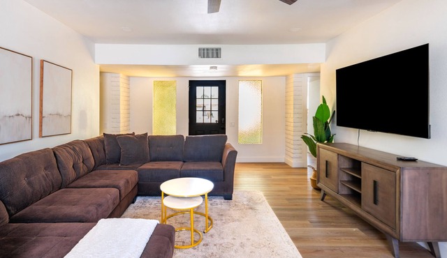 Beautifully Appointed 5BR 2BA Home