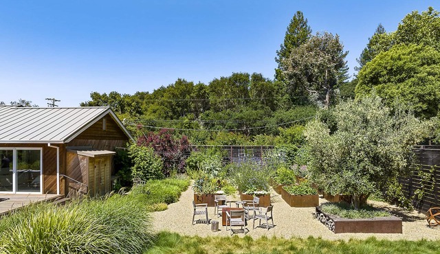 Beautifully Appointed MCM Home in Wine Country, Pool, Hot Tub, Gas Firepit