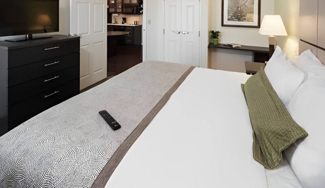 Beautifully Appointed Room with Kitchen!