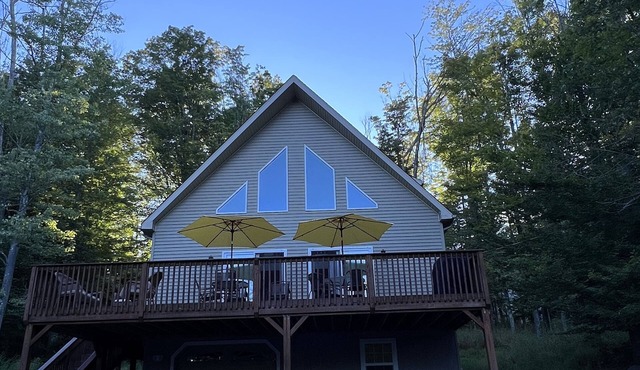 Beautifully Clean, Decorated, Cozy Chalet in an Amenity Rich Community