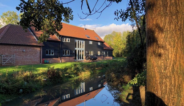 Beautifully Converted 16th Century Barn In The Heart Of Suffolk