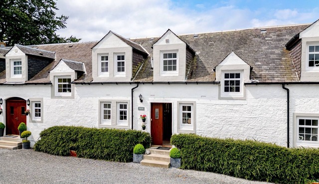 Beautifully Converted Mews Cottages Offering Highest Level Of Comfort & Style