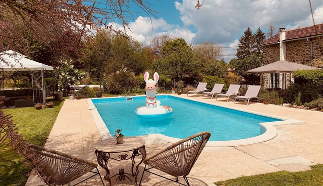 Beautifully converted stable with in-ground pool