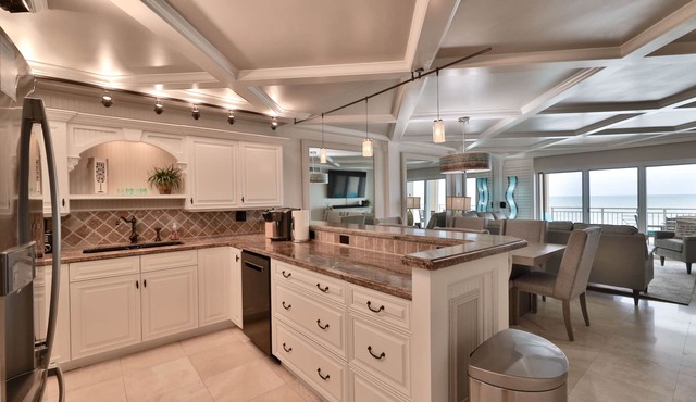 Beautifully decorated completely remodeled with custom woodwork throught. top floor