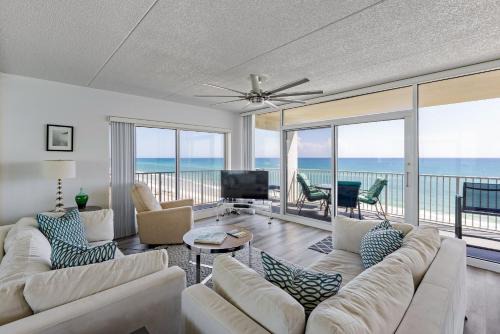 Beautifully decorated oceanfront 33 corner unit in Ocean Condo 401