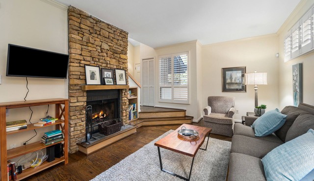 Beautifully decorated home close to everything
