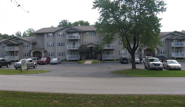BEAUTIFULLY DECORATED 3BED/2BATH CONDO ON REND LAKE GOLF COURSE