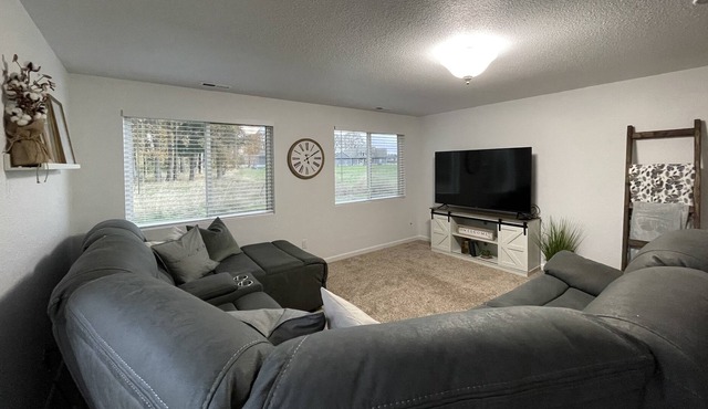 Beautifully decorated 3 bedroom home on one acre