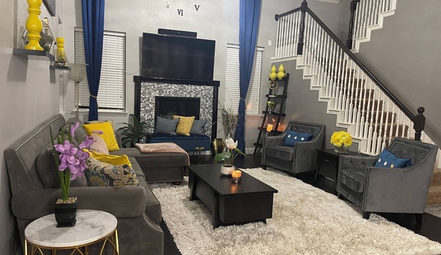 Beautifully decorated family home- Pet friendly and close to major highways!