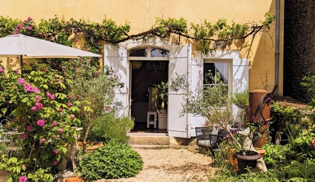 Beautifully decorated, large apartment with enclosed garden.