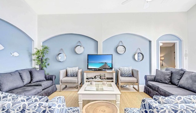 Beautifully Decorated Remodeled Pool Home