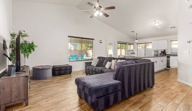 Beautifully Decorated Home,Avondale,PrivatePool