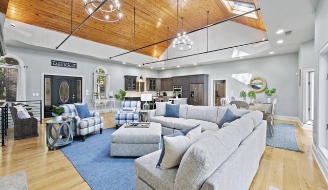 Beautifully Decorated Spacious Home With Great Outdoor Living Area & Quiet Cove!