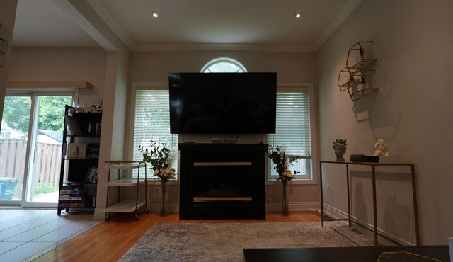 Beautifully Designed Fully Furnished Home In Richmond Hill