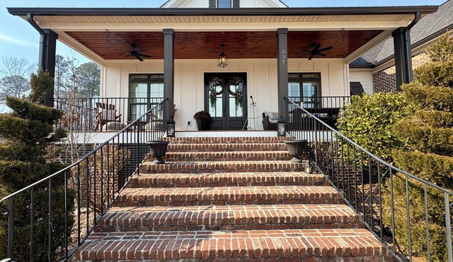Beautifully designed Masters home rental on golf course neighborhood in Evans.