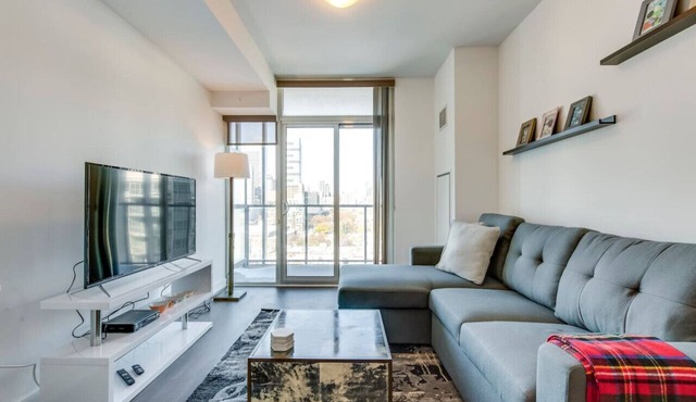 Beautifully Designed Modern Condo - Sleeps 4