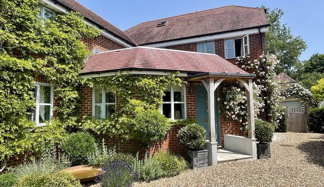 Beautifully designed open plan home in picturesque countryside village of Amport