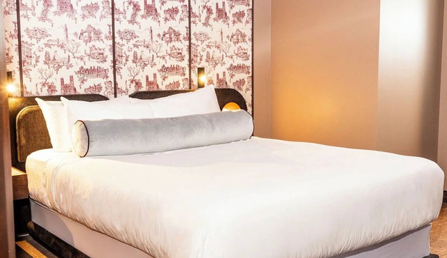 Beautifully Designed Suite with Kitchen and Dining Area Perfect for Long Stays