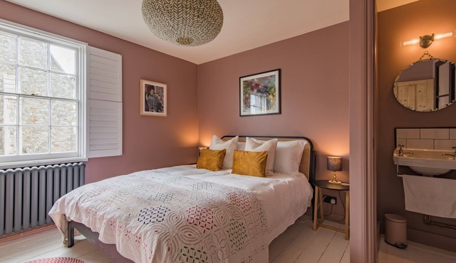 Beautifully designed, stylish holiday home, seconds from the beach