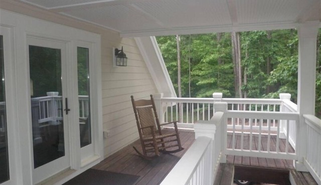 Beautifully extra large,1700sq ft., one bedroom 1.5 bath cottage/timber views