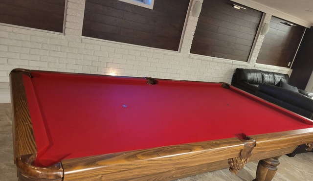 Beautifully Finished Apartment with Heated Floors and Pool Table
